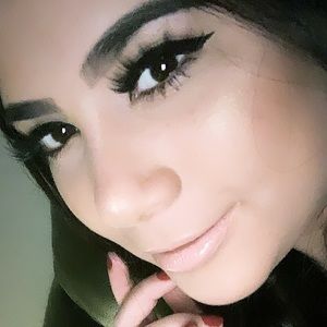 Meet your Posher, Yesenia